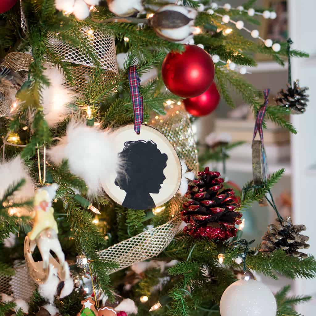 5 Easy Christmas Tree Decorating Tips