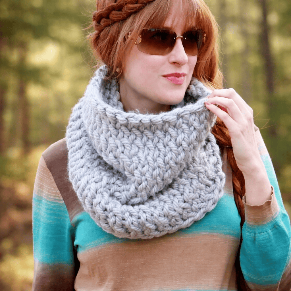 Super Chunky Cowl Knitting Pattern (Beginner-Friendly & Ultra Cozy)