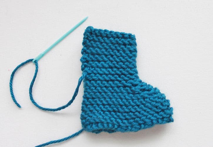 Free knitting pattern for easy baby booties