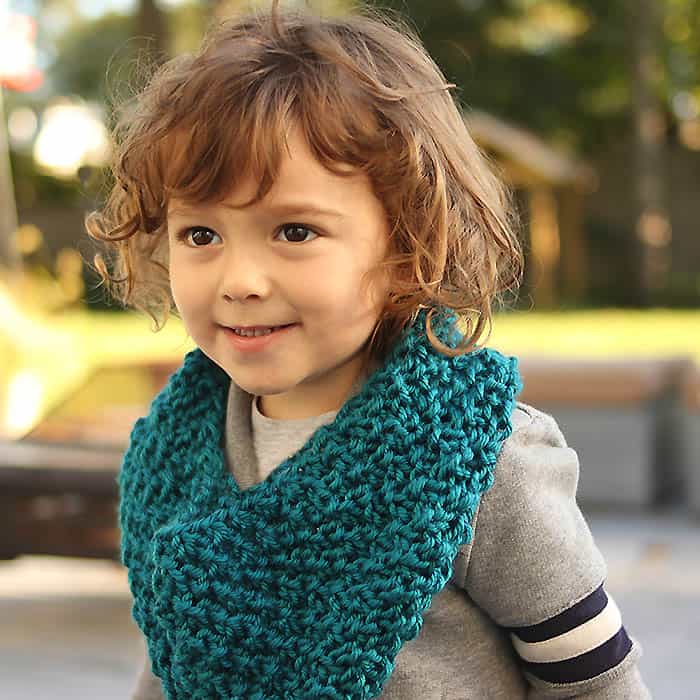 Kids Moss Stitch Cowl Free Knitting Pattern