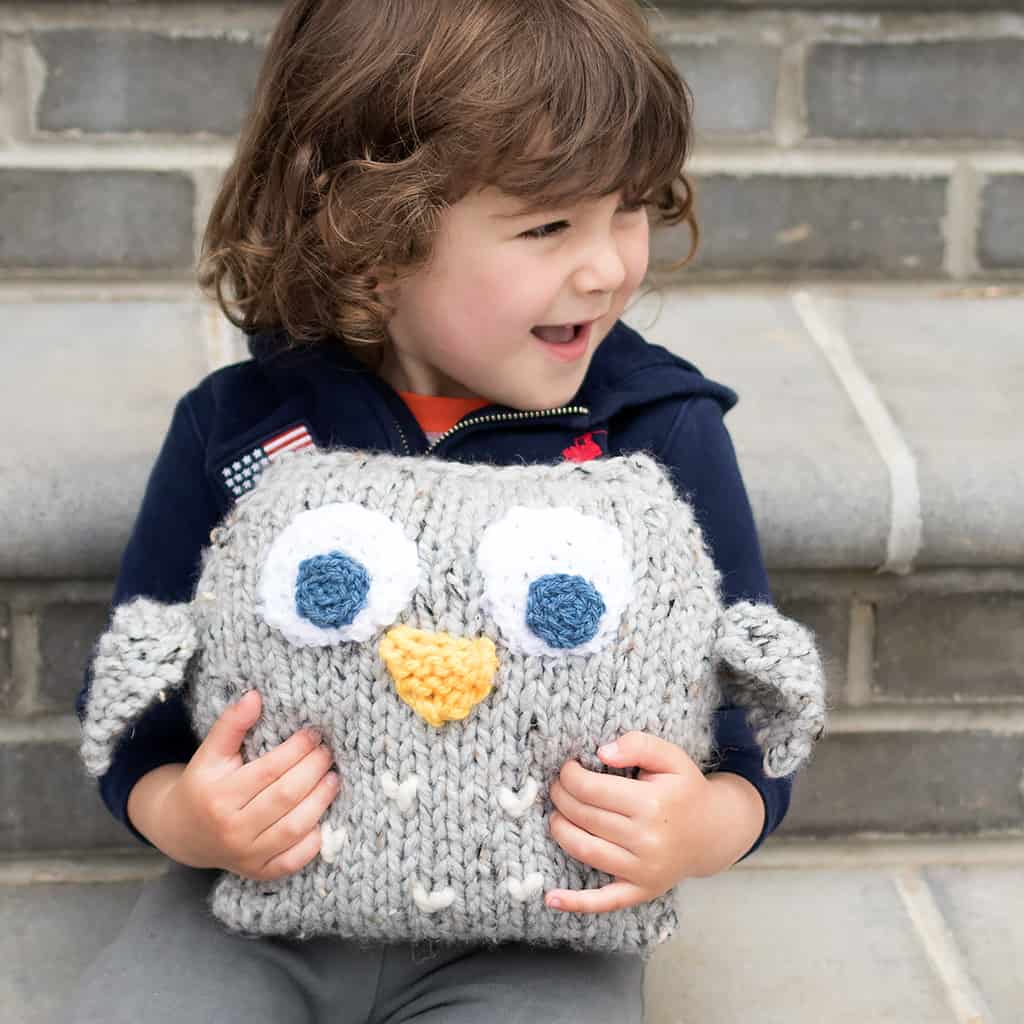 Free knitting pattern ideas including hats, plush animals, and seasonal knits