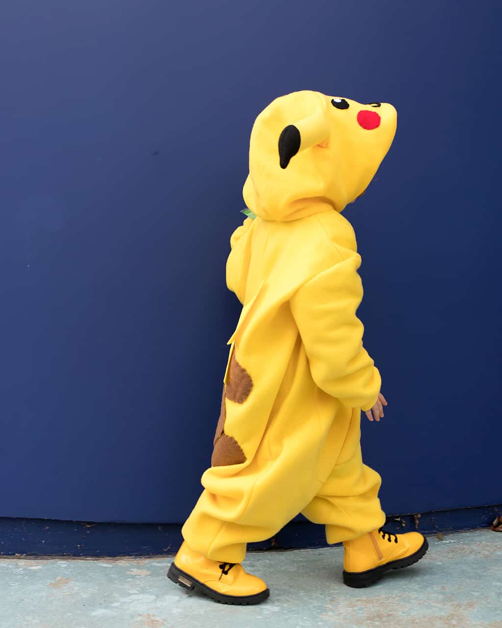 HALLOWEEN HOW TO  EASY DIY NO-SEW PIKACHU COSTUME 