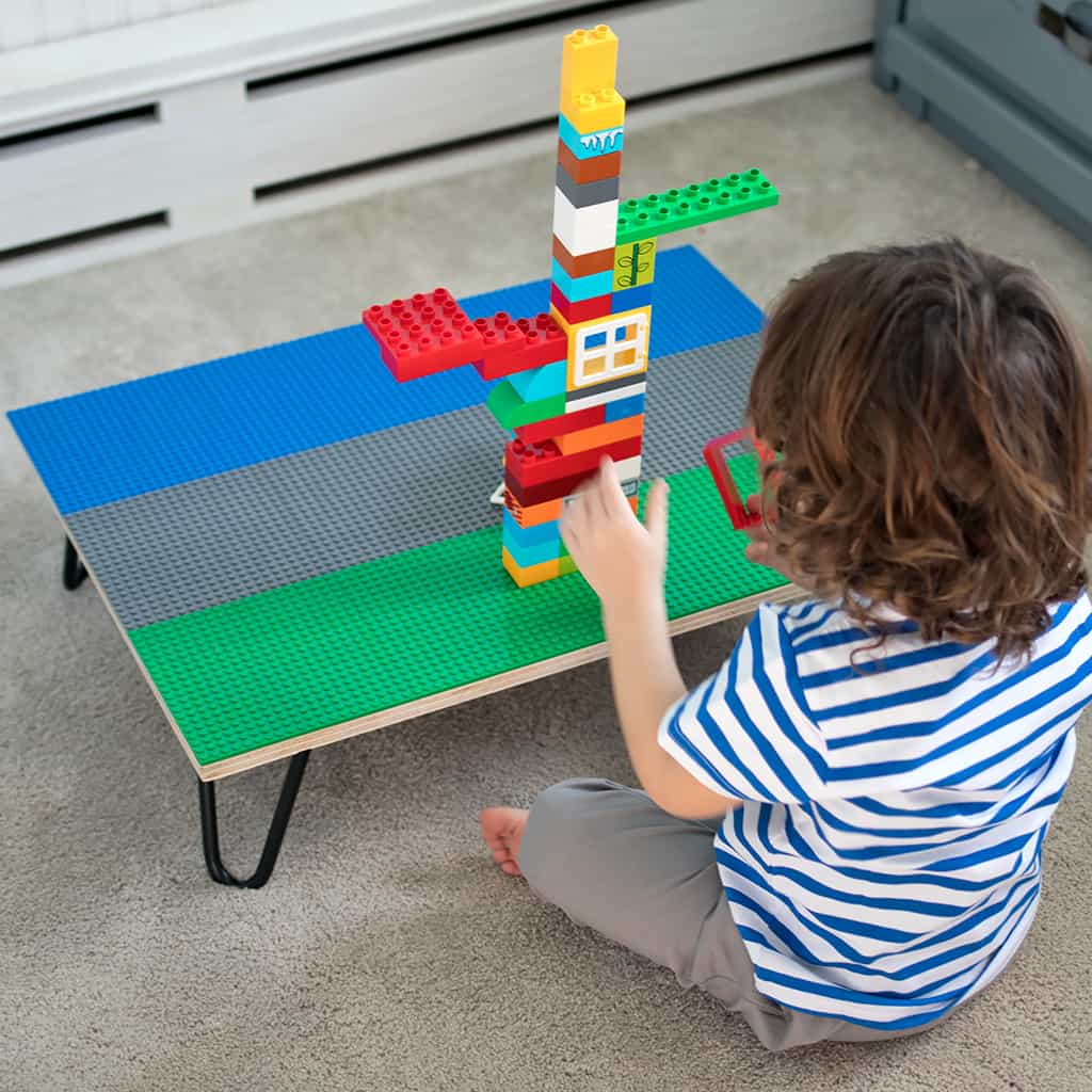 Baby lego online table