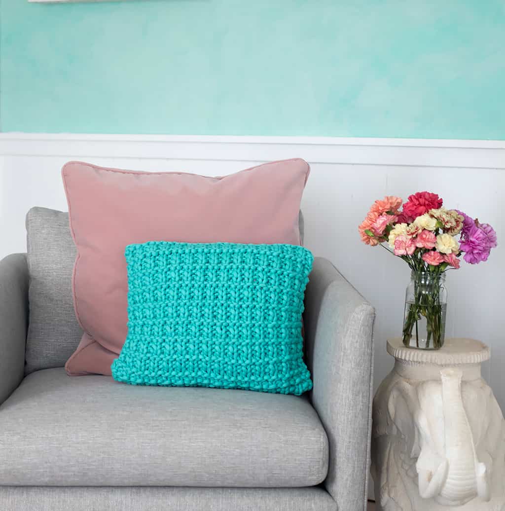 Hurdle Stitch Pillow Knitting Pattern and Video Tutorial