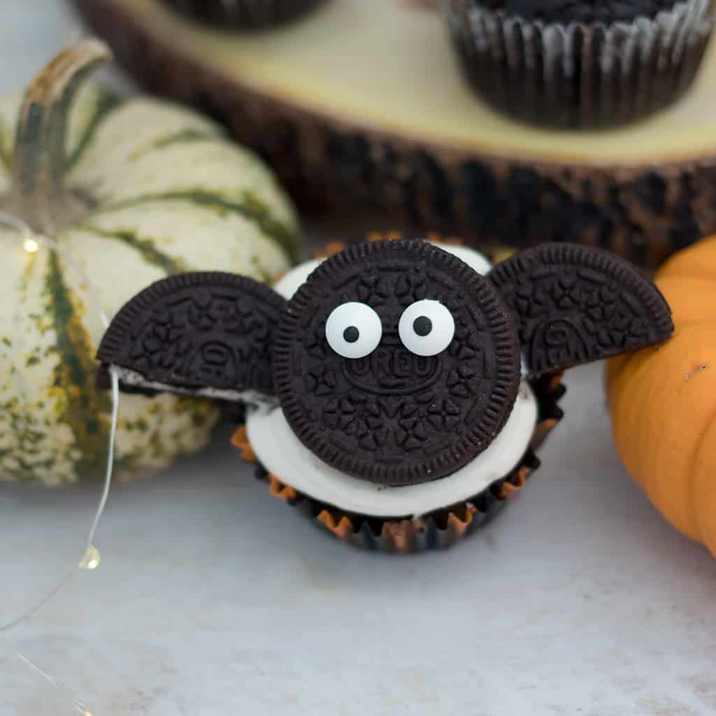 Easy Vegan Chocolate Bat Halloween Cupcakes