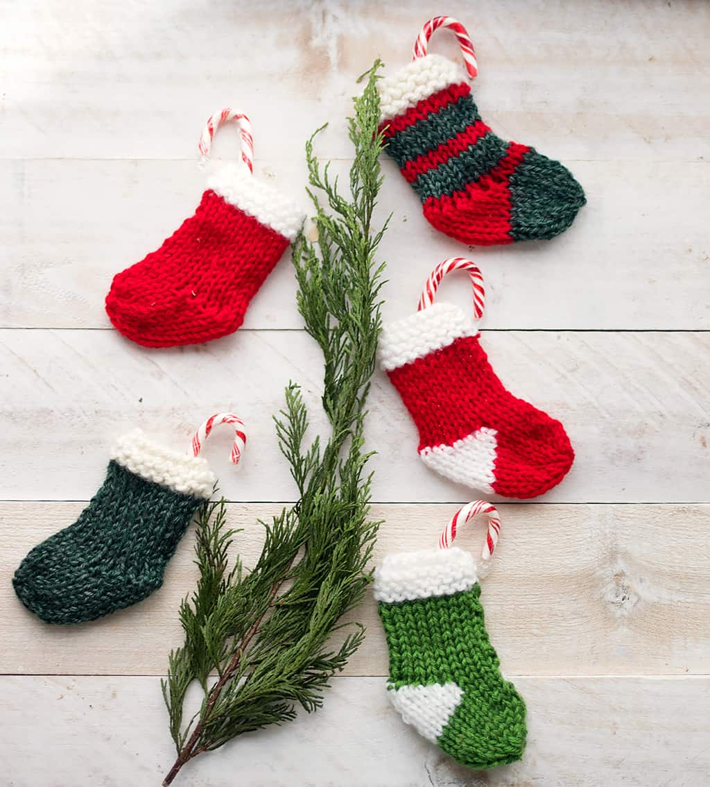 How to Knit Easy Mini Christmas Stockings 