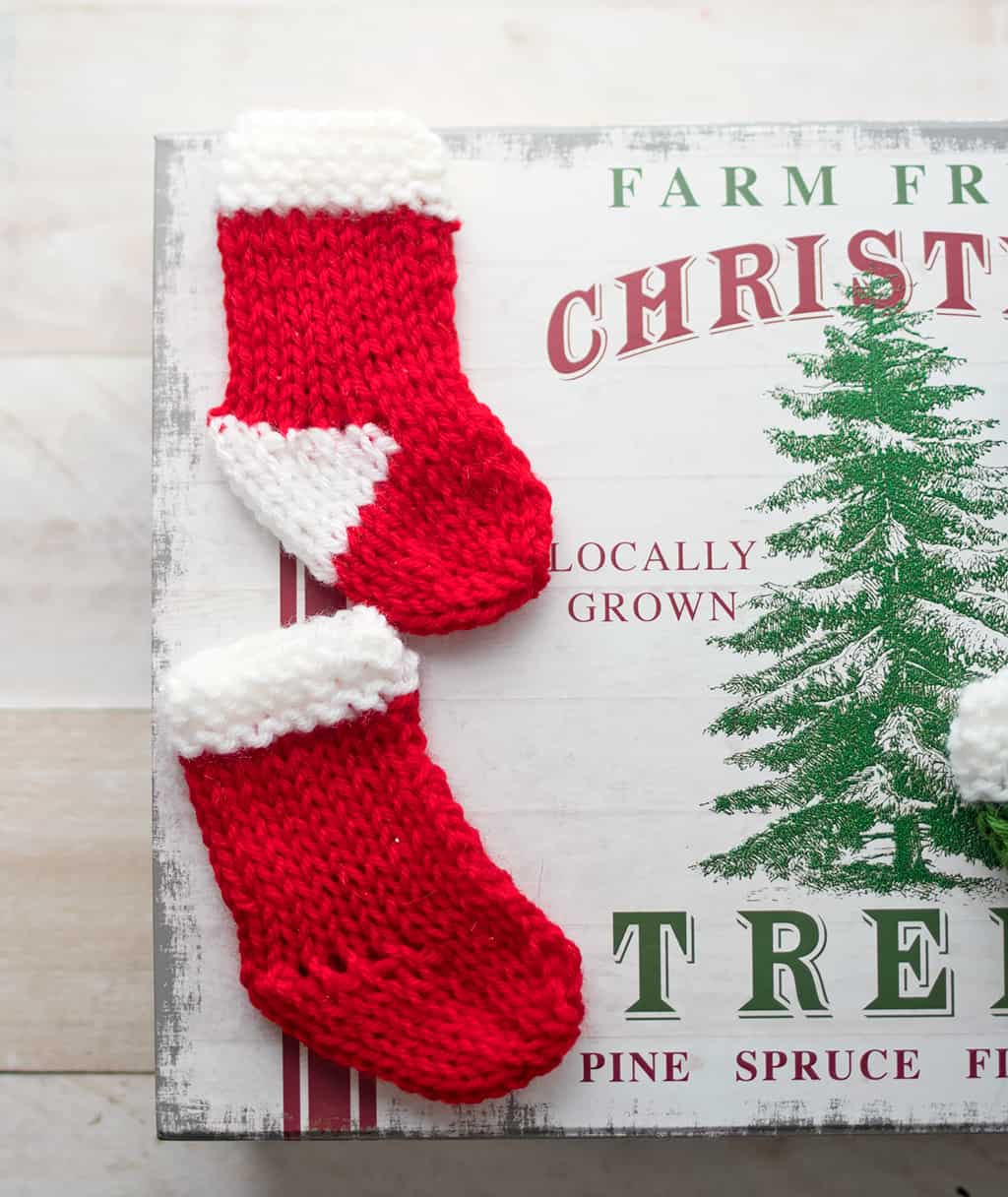 How to Knit Easy Mini Christmas Stockings