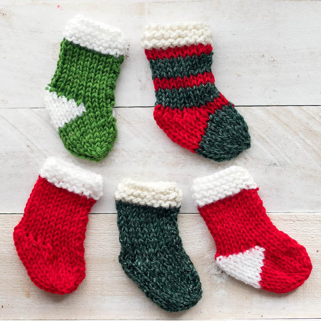 How to Knit Easy Mini Christmas Stockings 