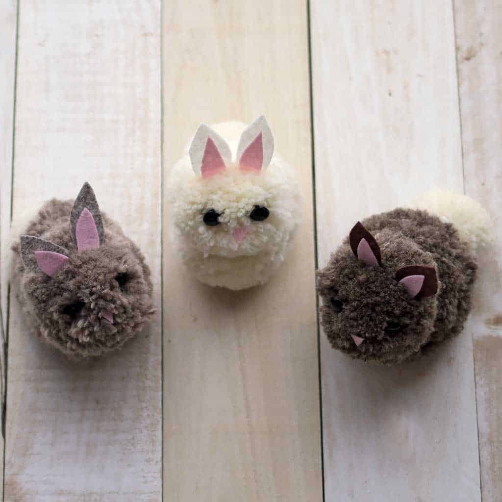 DIY Yarn Pom Pom Bunnies (with Video) ⋆ Sugar, Spice and Glitter