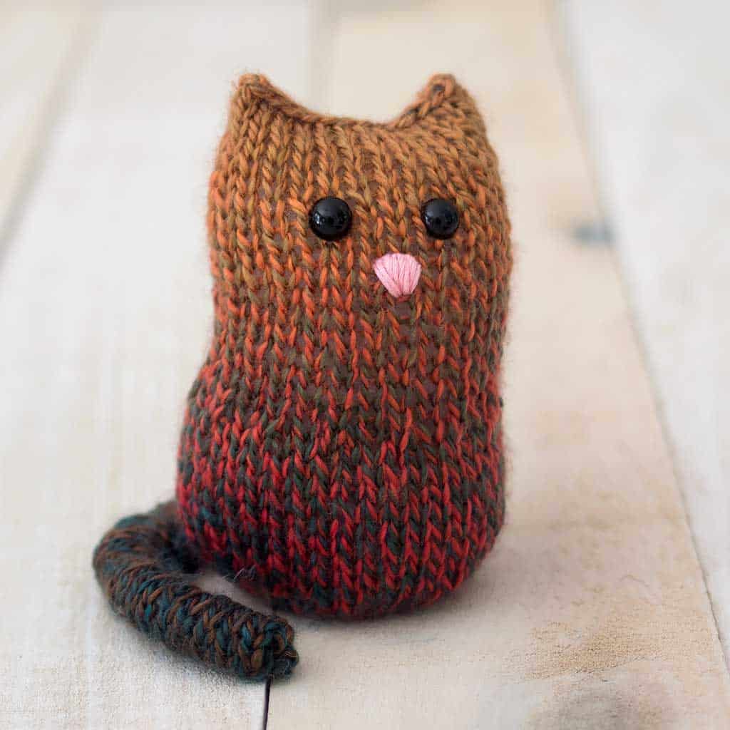 Easy Flat Knit Plush Cat Knitting Pattern