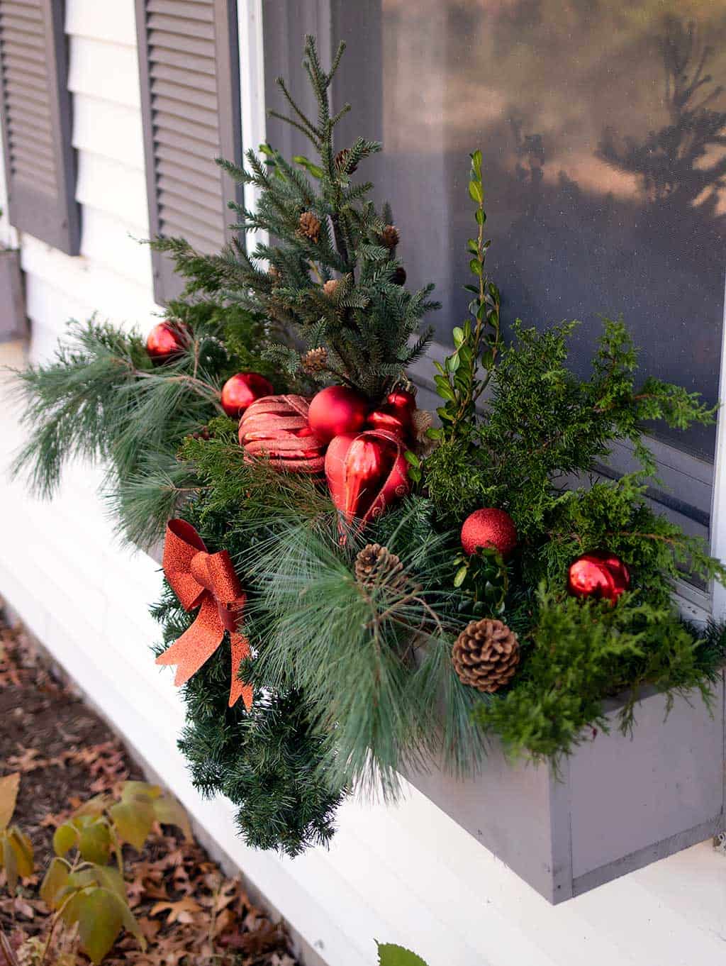 How to Make an Inexpensive Christmas Window Box