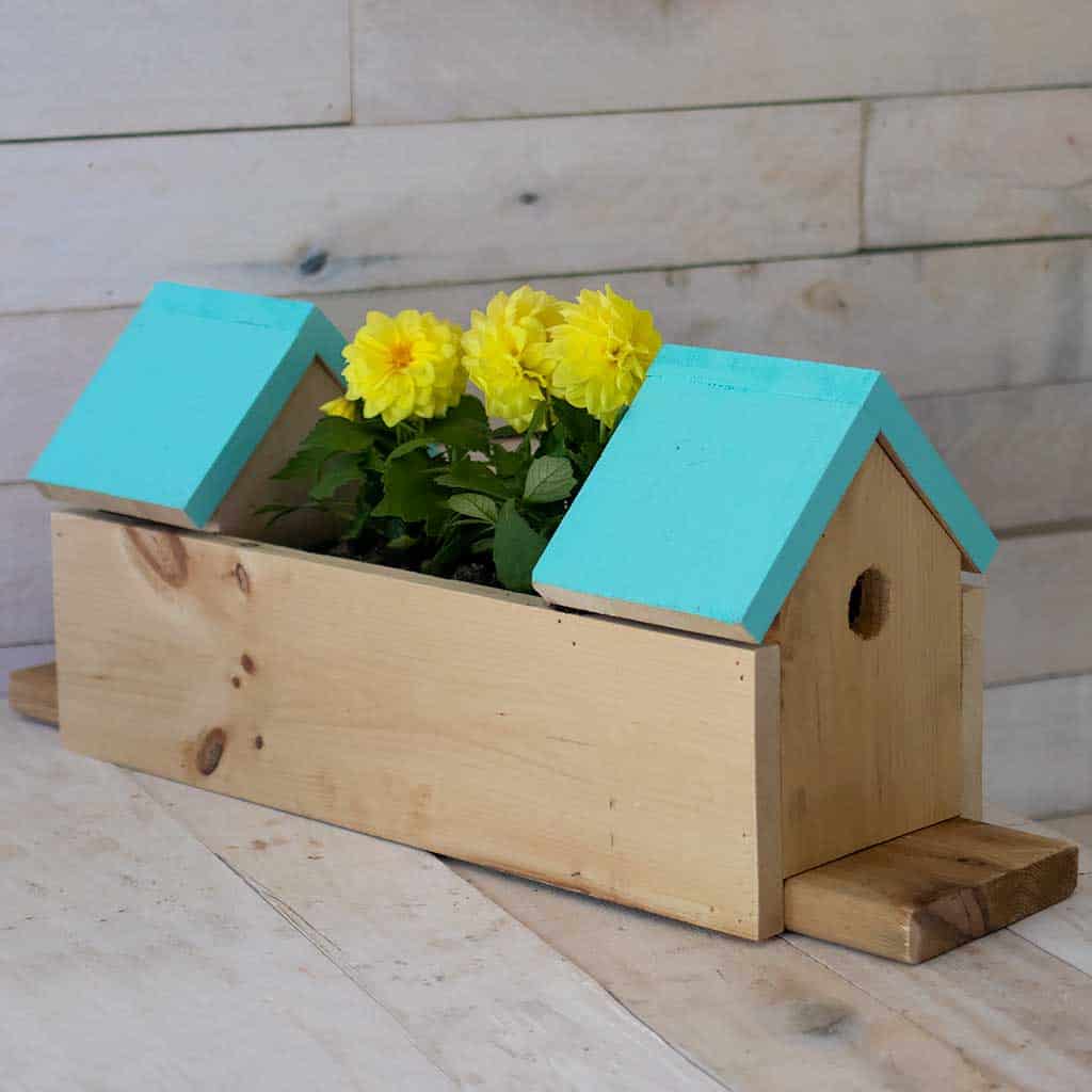 How to Build an Easy Birdhouse Planter