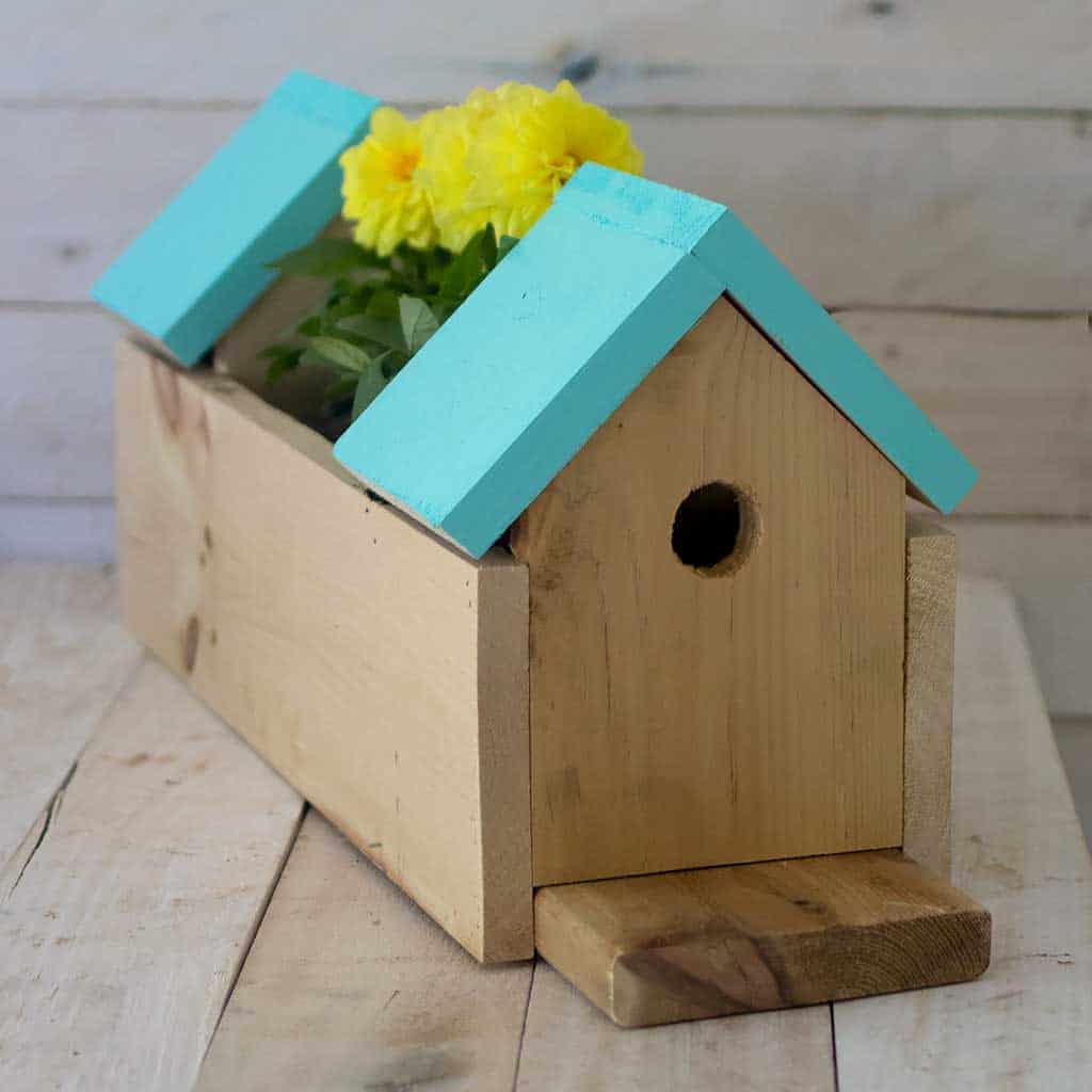 How to Build an Easy Birdhouse Planter