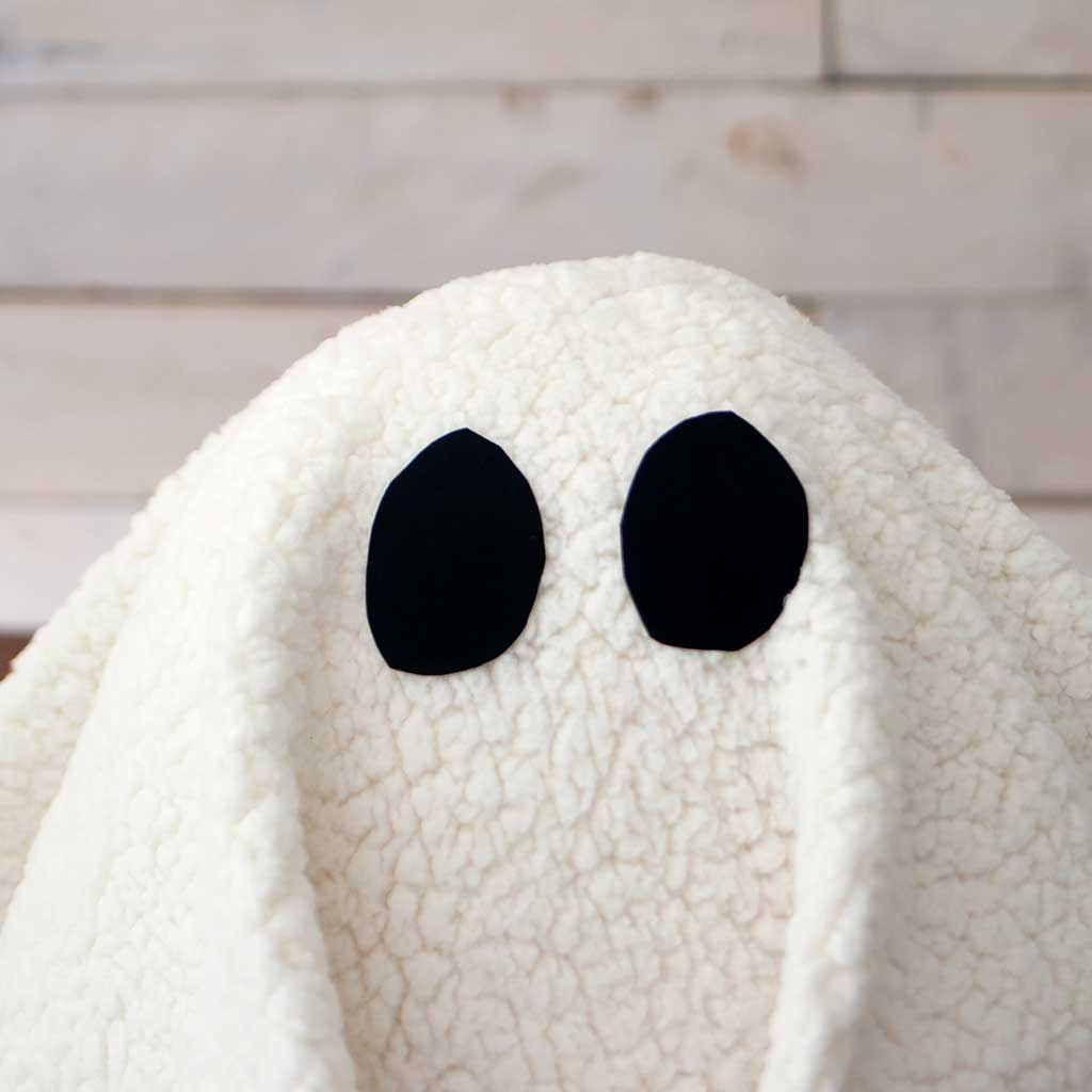 DIY Pottery Barn Gus the Ghost Pillow