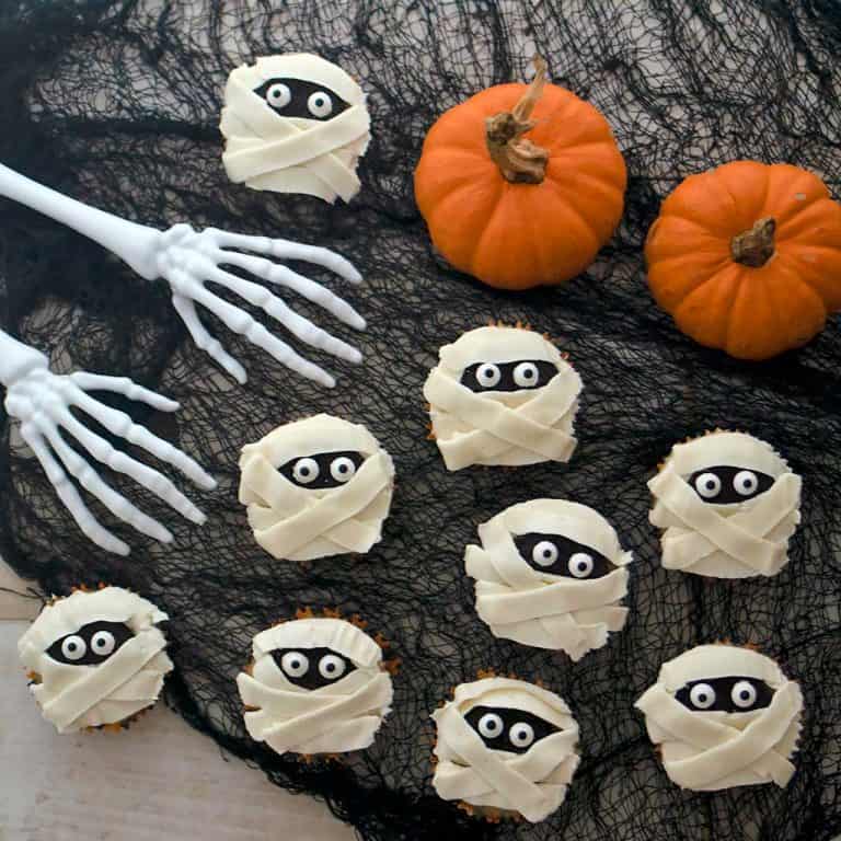 Vegan Mummy Halloween Cupcakes