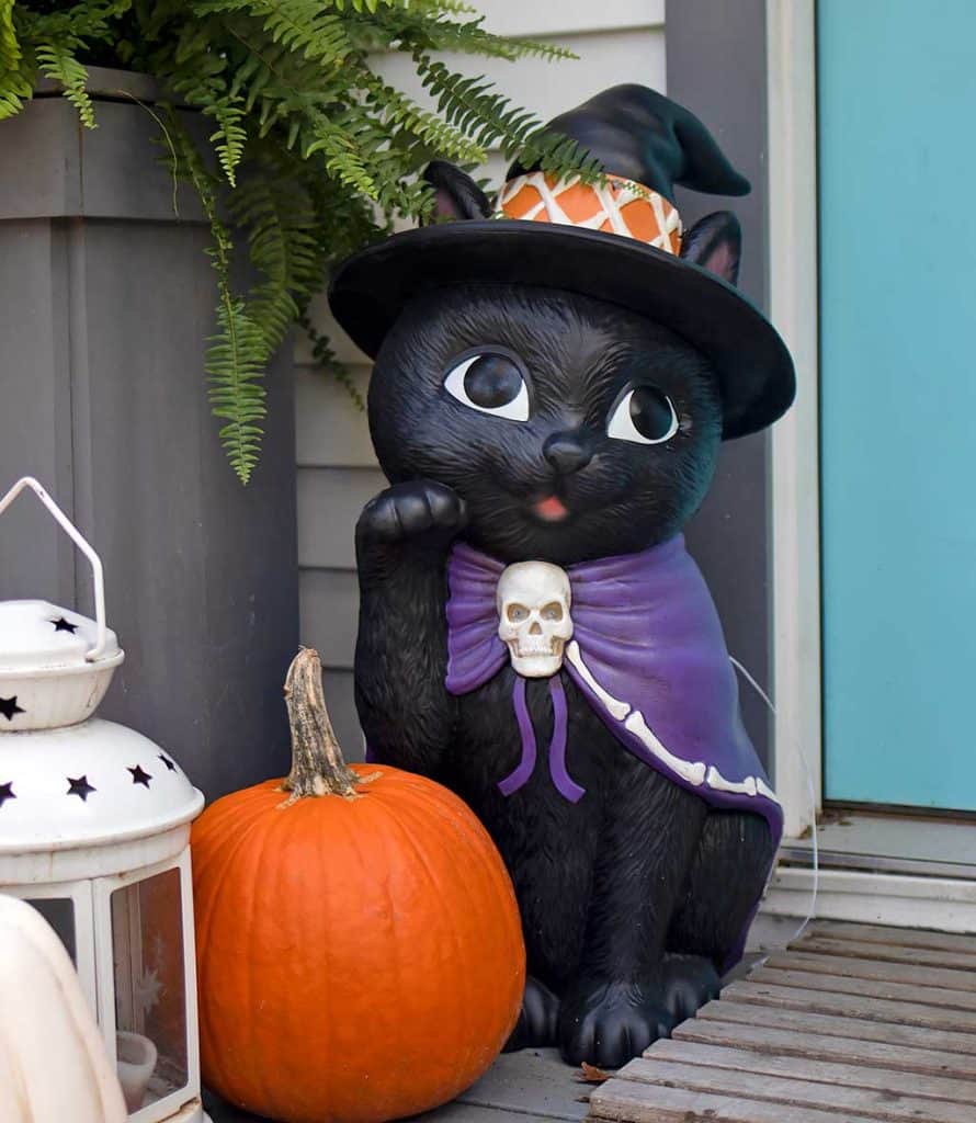 10 Tips for Decorating a Spooktacular Halloween Front Porch