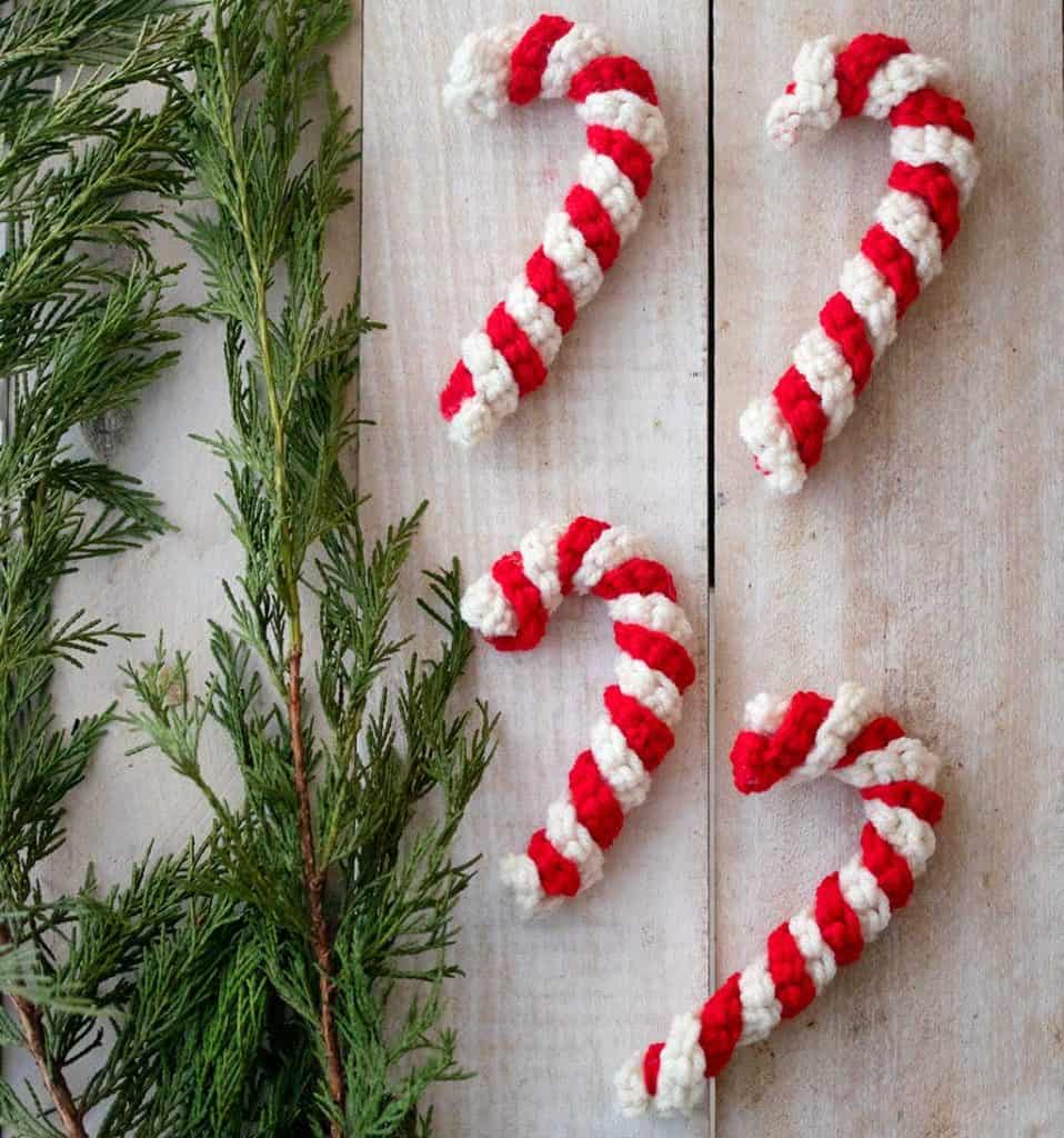 Easy Candy Canes Crochet Pattern