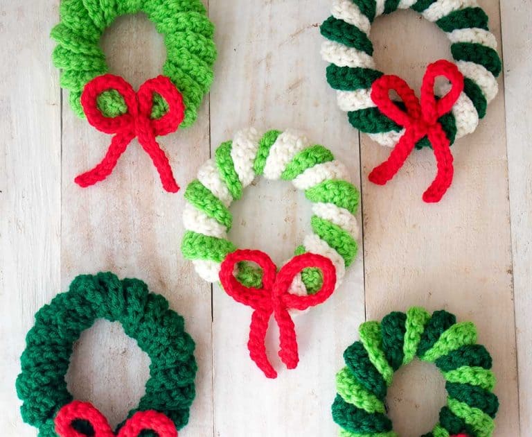 Mini Christmas Wreath Crochet Pattern