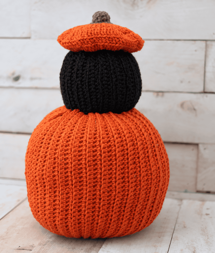 Peek-a-Boo Cat Pillow Crochet Pattern (Easy Halloween Décor)