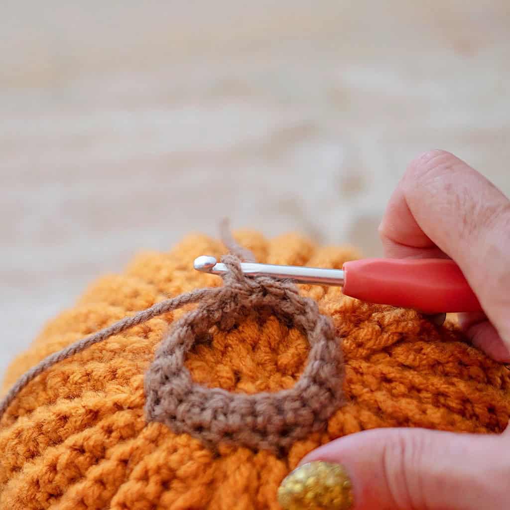 How to Crochet a Stem on Pumpkins
