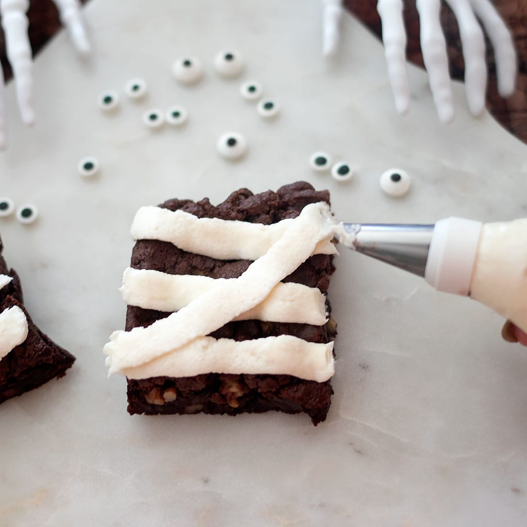 How to Decorate Spooky Halloween Brownies