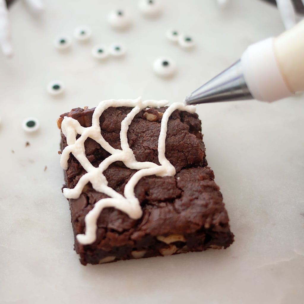 How to Decorate Spooky Halloween Brownies