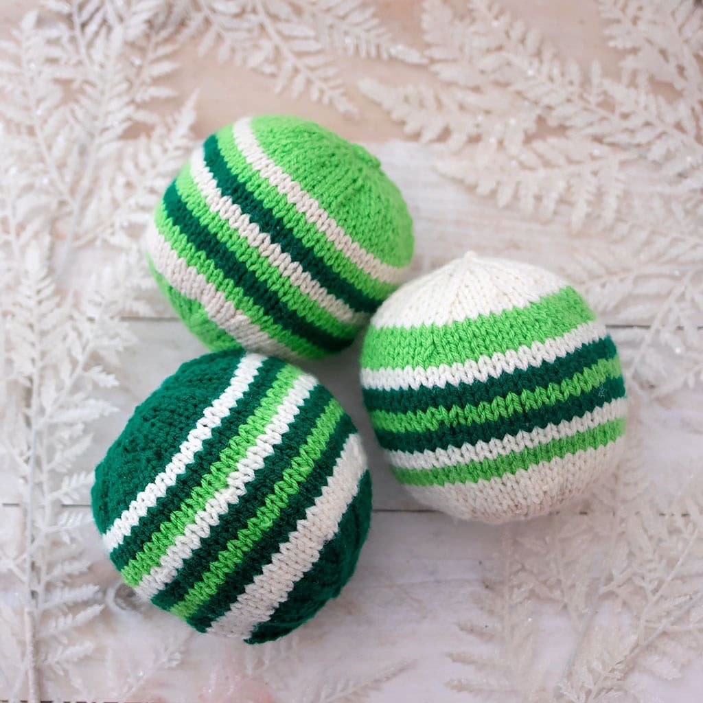 Oversized Christmas Ball Ornament Knitting Pattern