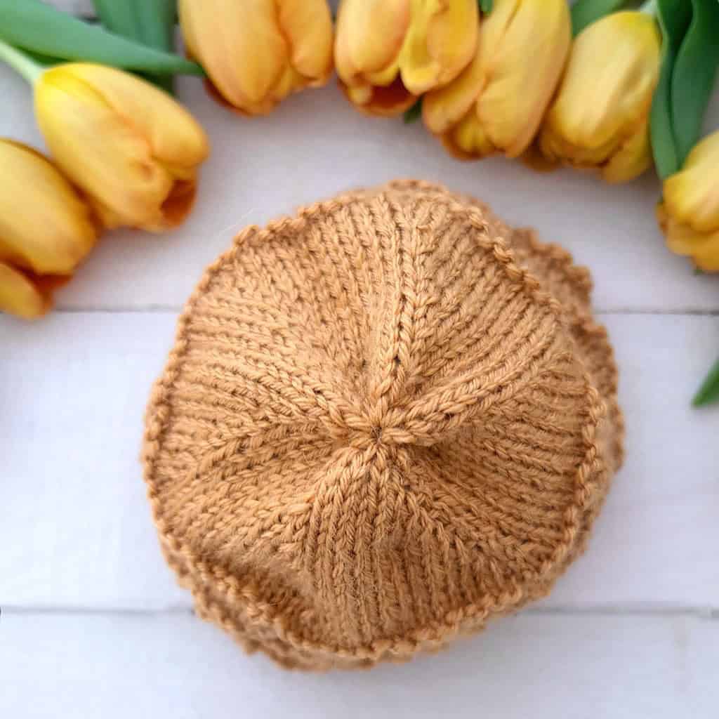 Easy Feather and Fan Baby Hat Knitting Pattern (Flat Knit for Beginners)