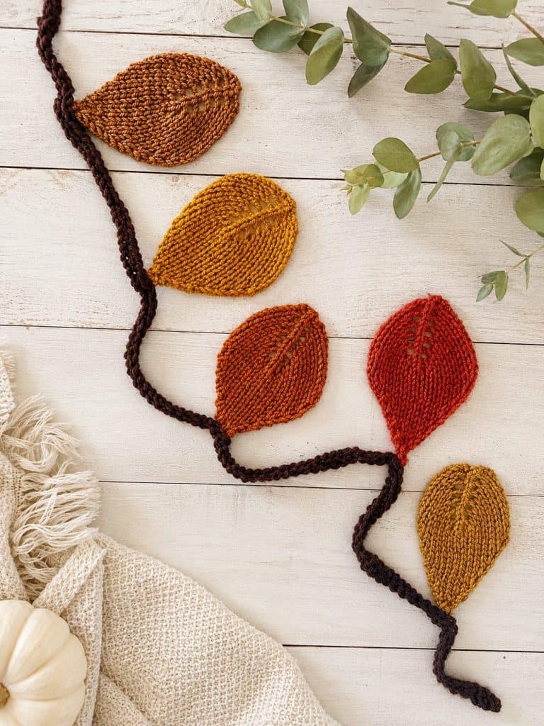 Easy Knit Leaf Garland Pattern (Beginner-Friendly Fall Home Decor)